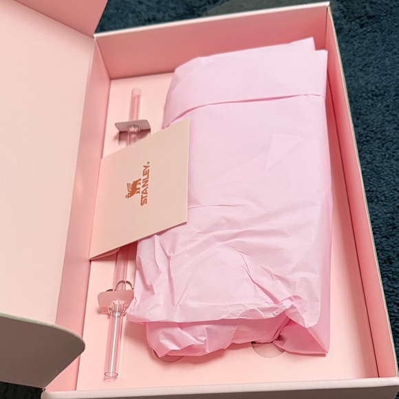 Stanley Blush Pink quencher tumbler 30 oz h2o - Picture 5 of 7